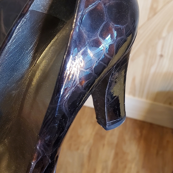 Stuart Weitzman Brown Patent Leather Pumps - Picture 9 of 11